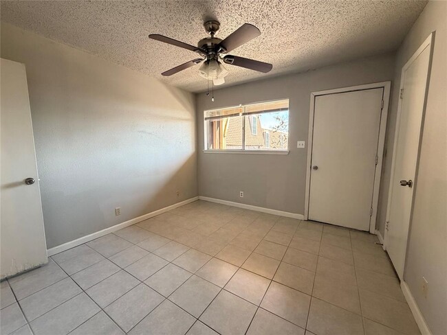 Building Photo - 4303 Duval St