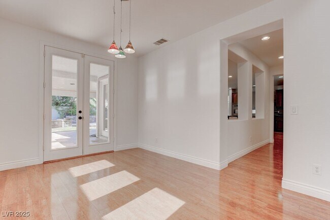 Building Photo - 10381 Walking View Ct