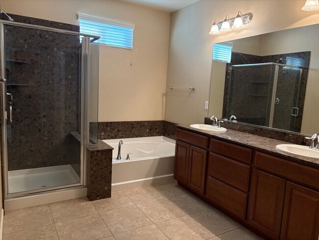Building Photo - Move-In Ready 2-Story Home by Virginia Lake
