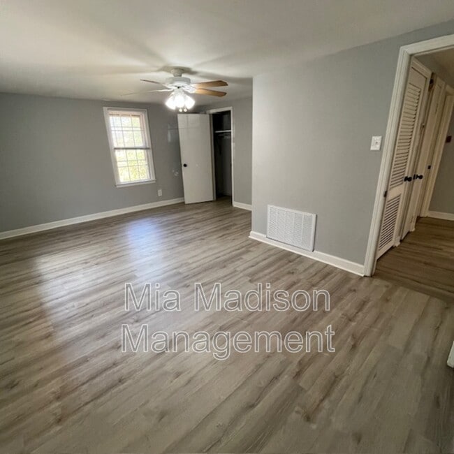 Building Photo - 40 Wesley St