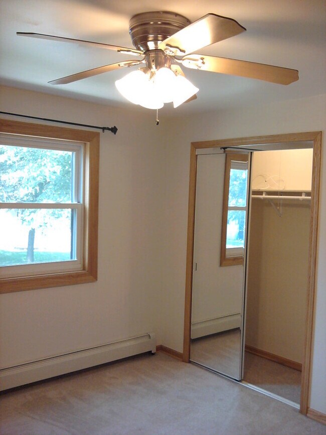 Building Photo - 1124 Dunlop Ave
