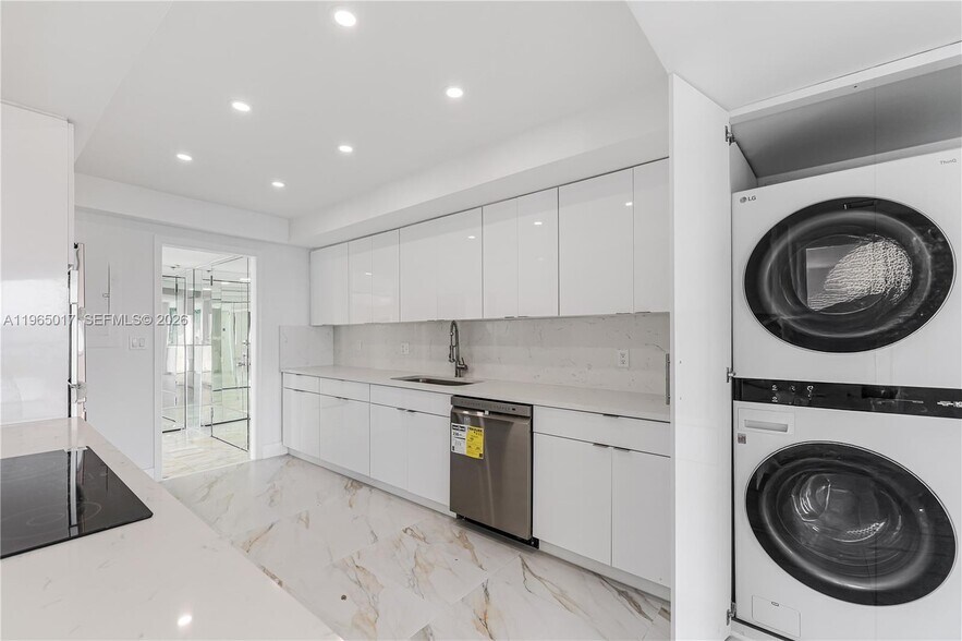 Building Photo - 1800 NE 114th St