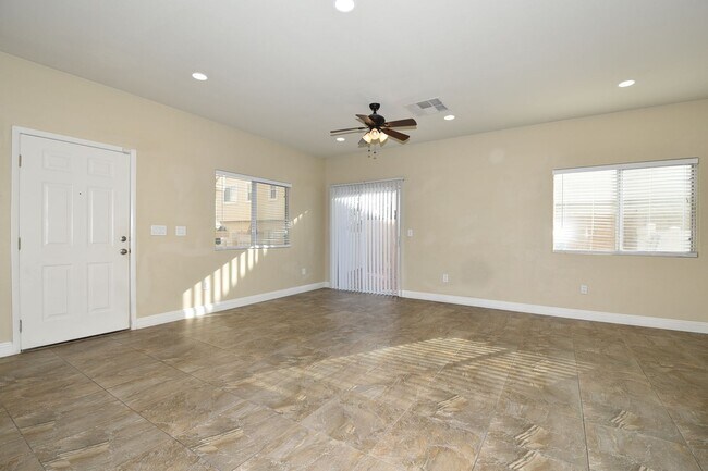 Building Photo - Charming 3-Bedroom, 2.5-Bath Condo with At...