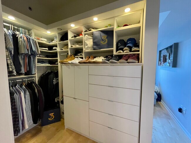 Building Photo - 929 Portland Ave