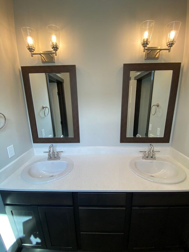 Building Photo - New Townhome in Priest River