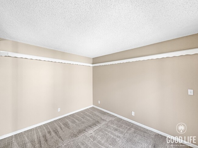 Building Photo - Great 2B/2BA Townhome in Escondido w/ AC, ...