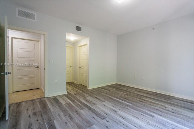 Building Photo - 300 Majorca Ave
