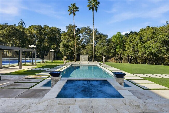 Building Photo - Luxury 10 Bedrooms, 9 Bathroom Estate for Lease in Los Gatos