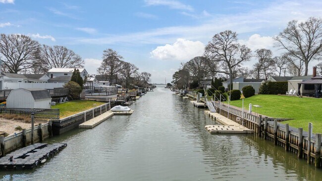 Building Photo - 7 Whiting Rd