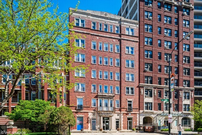 Primary Photo - 432 W Belmont Ave