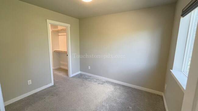 Building Photo - Modern 3-Bedroom Home!