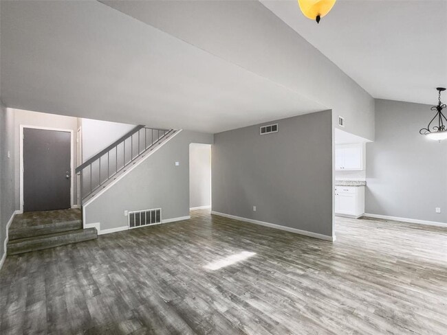 Building Photo - 10403 Golden Meadow Dr
