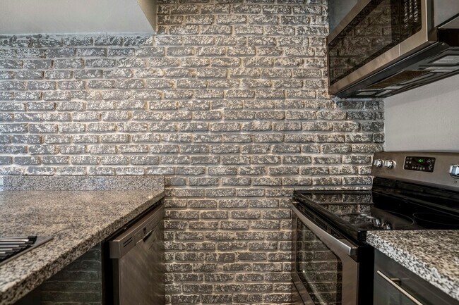 Building Photo - 5343 Richmond Ave.