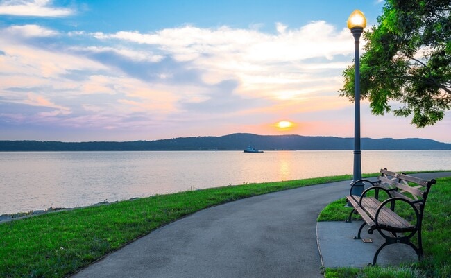 Building Photo - 1 S Astor St