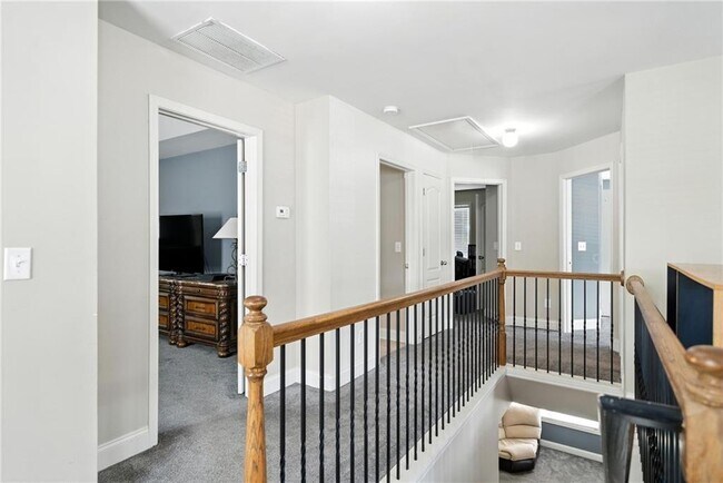 Building Photo - 301 Parkmont Way