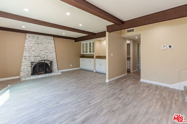 Building Photo - 6032 Sandbrook Dr