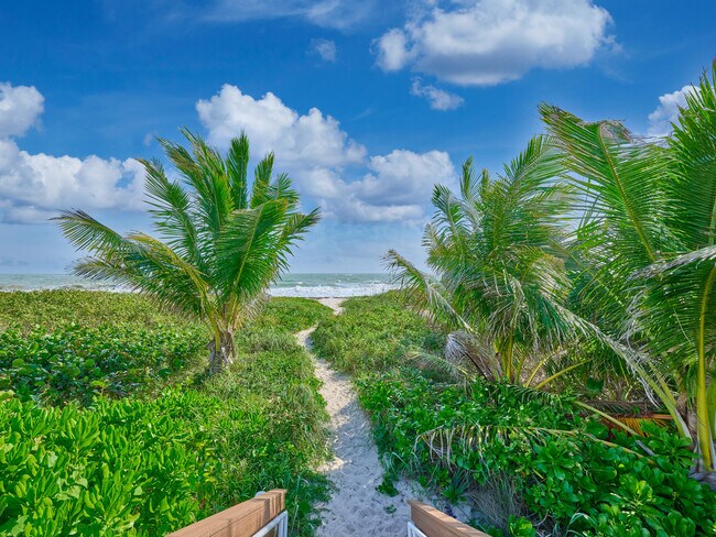 Building Photo - 5051 N Hwy A1A