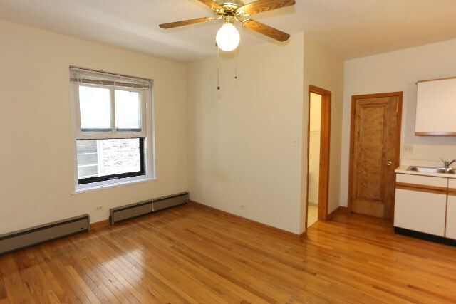Building Photo - 638 W Barry Ave
