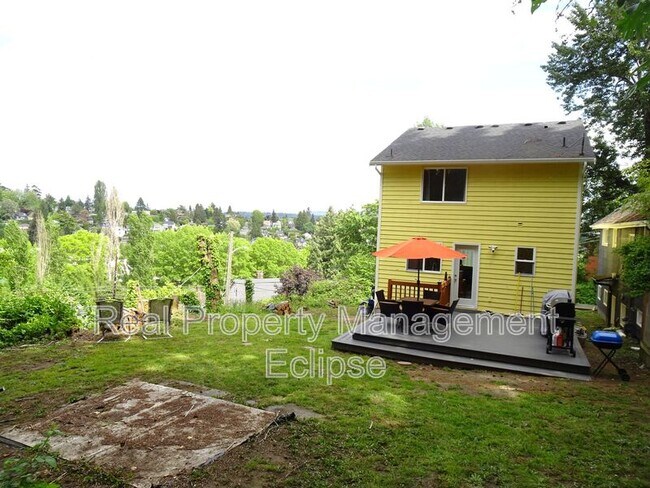 Building Photo - 4013 34th Ave S