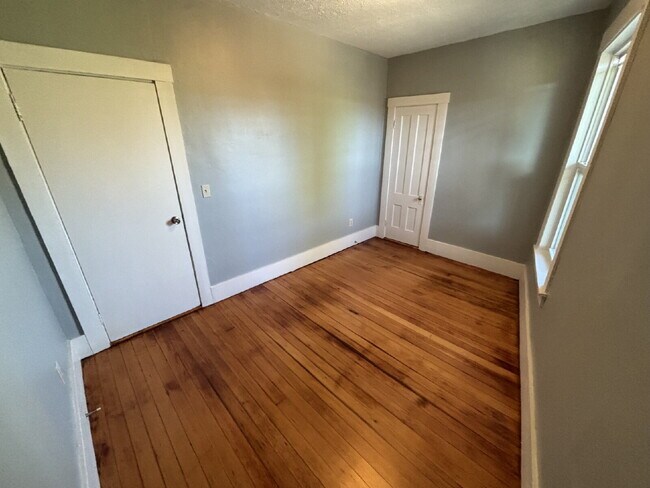 Building Photo - Spacious 4BR / 2BA Sanford Apartment with Heat Included!