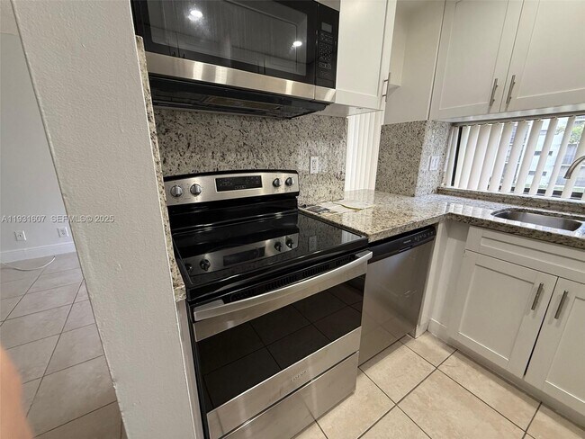 Building Photo - 17011 N Bay Rd