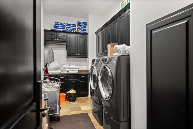 Building Photo - 289 Exhibition Ln