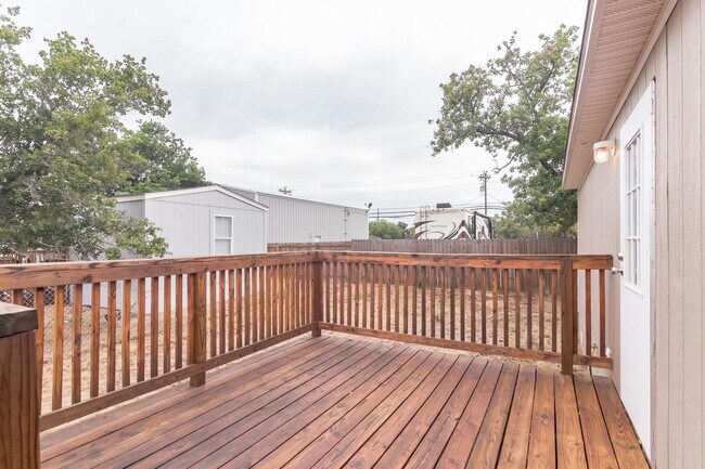 Building Photo - 104 E Castleshoals Dr