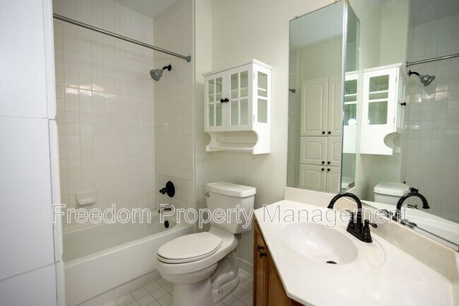 Building Photo - 2204 Westcourt Ln