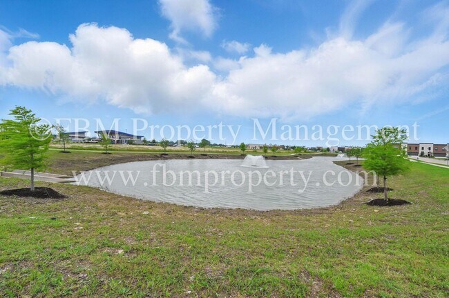 Building Photo - 2117 Luna Dr