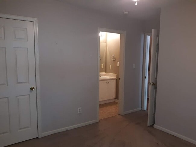 Building Photo - Delightful Two Bedroom Two Full Bath Home!