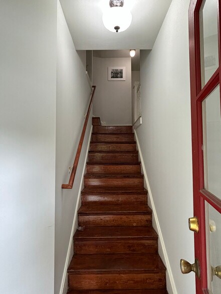 Building Photo - 1131 Everett Ave