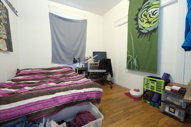 Building Photo - Sept 2026 -  Fantastic BU West / Packard's Corner 3 Bed on Brighton Ave.  Students Welcome!