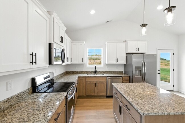 Building Photo - 1112 Mission Dr