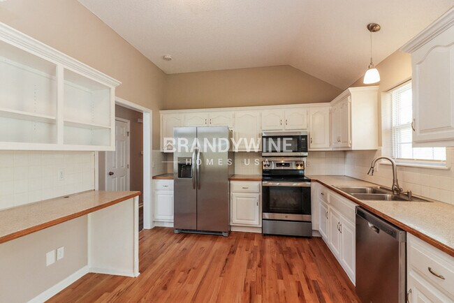 Building Photo - 1205 Deena St