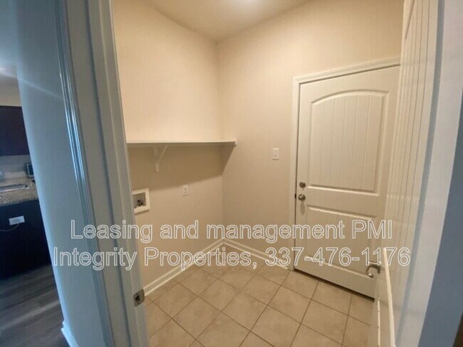 Building Photo - 121 Rue Viansa