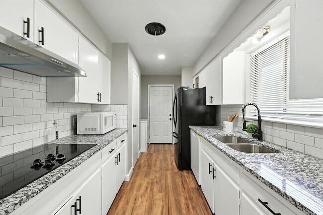 Building Photo - 214 Dorris Dr