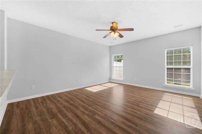 Building Photo - 8 Falkland Ave