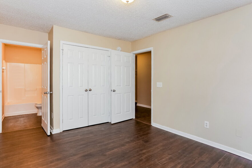 Building Photo - 1554 Brook Forest Dr