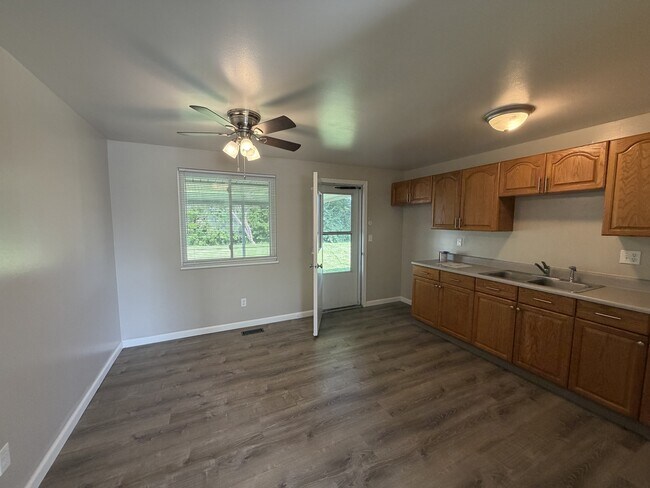 Building Photo - 7280 Cedar Knolls Dr