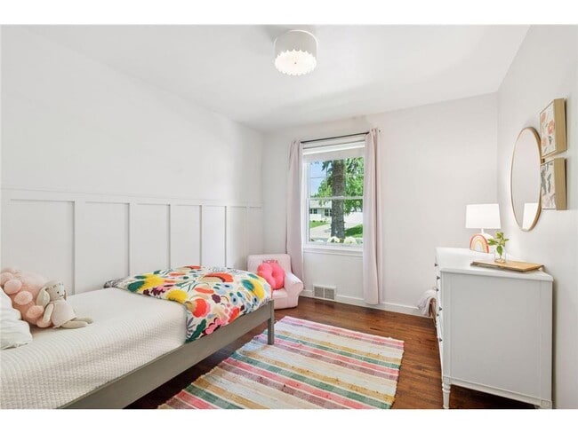 Building Photo - 5041 W 56th St