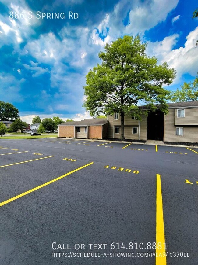 Building Photo - 886 S Spring Rd