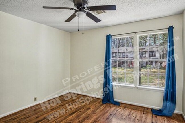 Building Photo - 120 Emperado Way