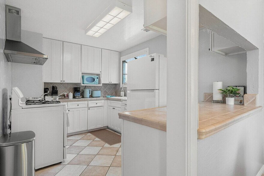 Building Photo - 2391 Shibley Ave