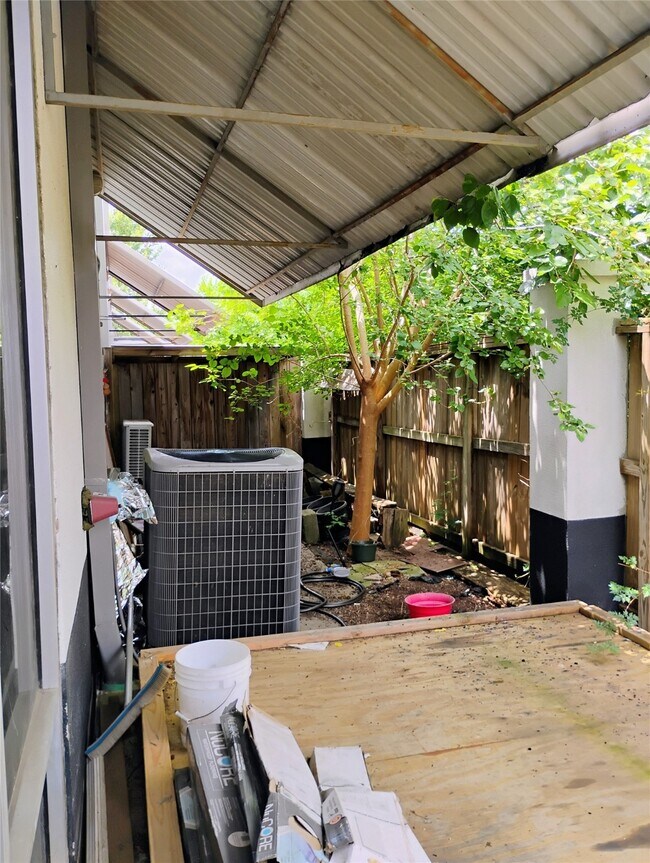 Building Photo - 9788 Clarewood Dr