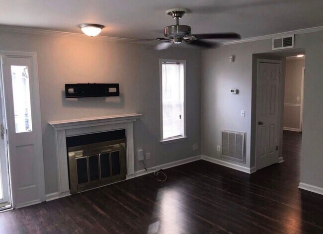 Building Photo - Nice two bedroom condo on one level in Hermitage