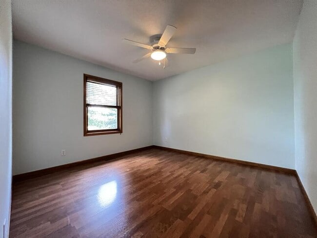 Building Photo - 2305 Eastlawn Dr