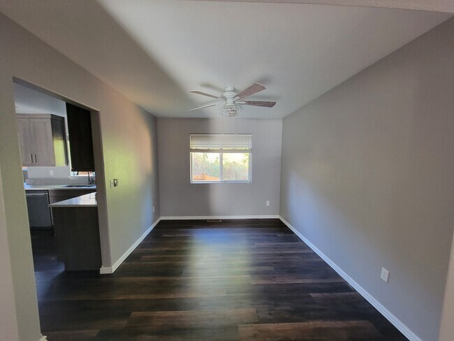 Building Photo - Spacious and Beautiful 4 bedroom in conven...