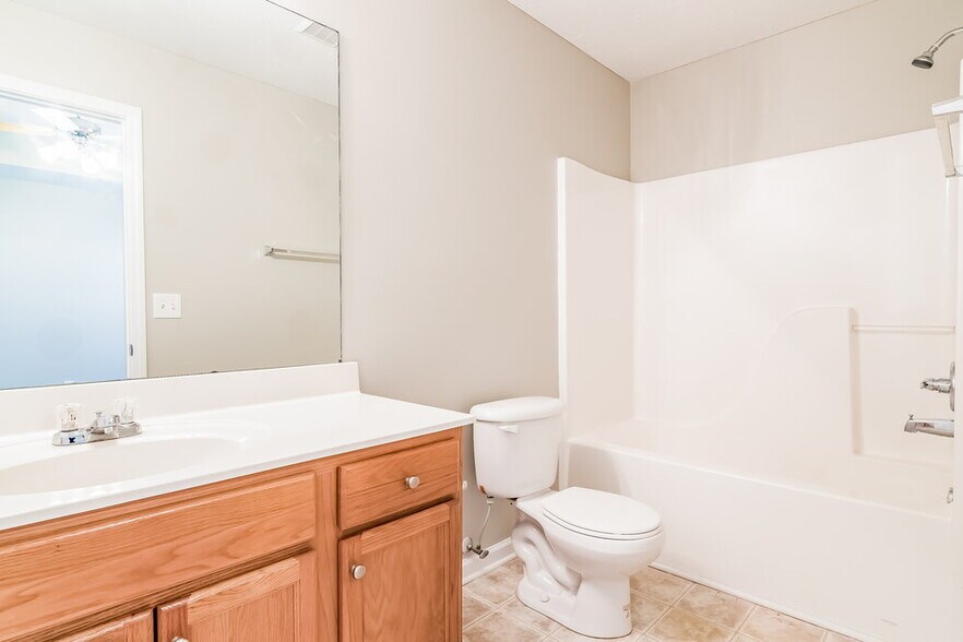 Building Photo - 1202 Elisha Ct