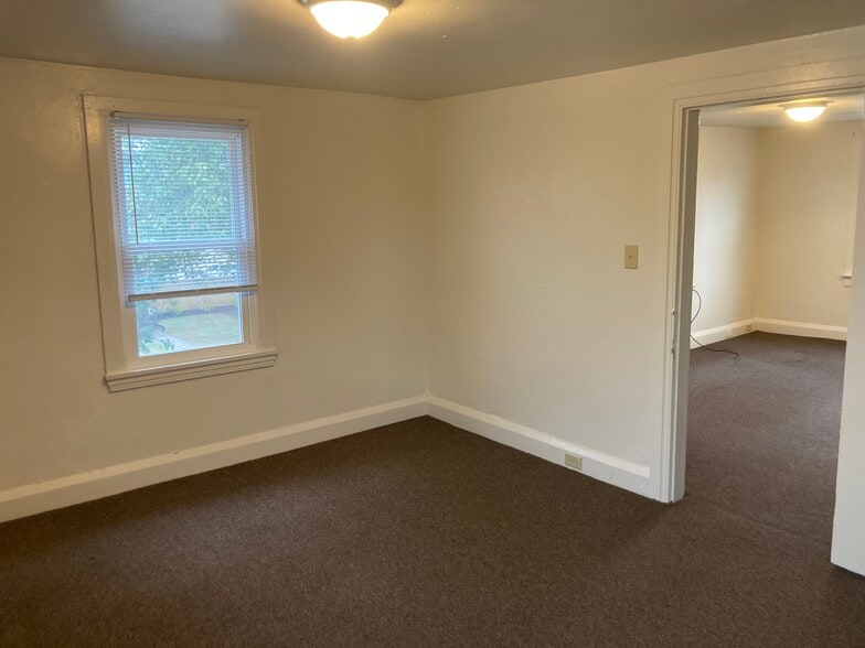 Building Photo - 600 Broad St