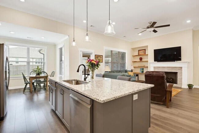 Building Photo - Custom Bartlett Home on Corner Lot with Mo...